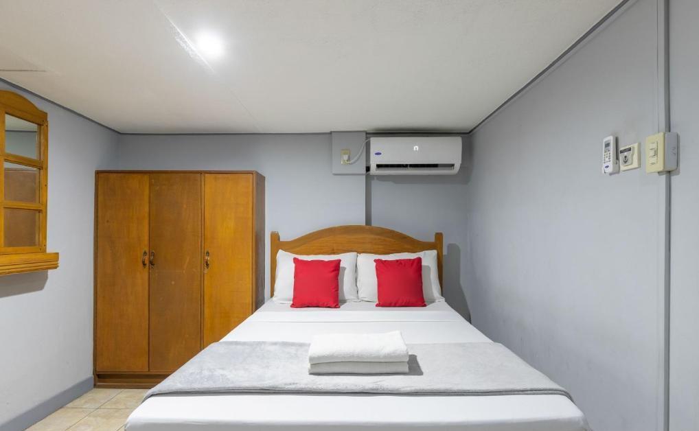 Oyo 722 Slouch Hat Inn Manila Dış mekan fotoğraf